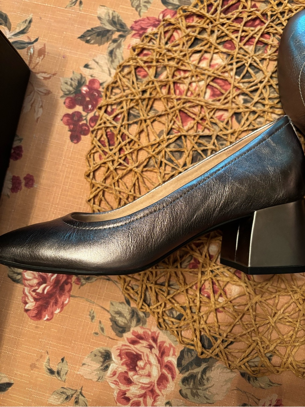 Vionic Black Pointed Toe Block Heel Pumps